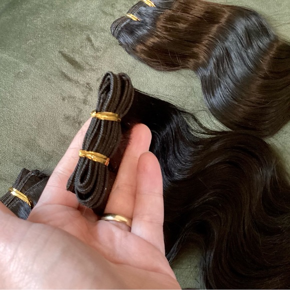 New weave hair extensions - Picture 2 of 3